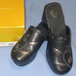 White Mt. Rock Ingham Black/Silver size 9 M shoes